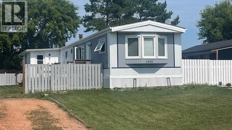 1950 5 Avenue, Wainwright, Alberta, T9W1H9, Wainwright, Alberta — photo 1 of 5