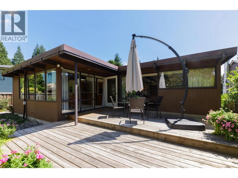 4568 MARINEVIEW Crescent, North Vancouver, British Columbia, V7R3P2, North Vancouver, British Columbia — photo 1 of 5