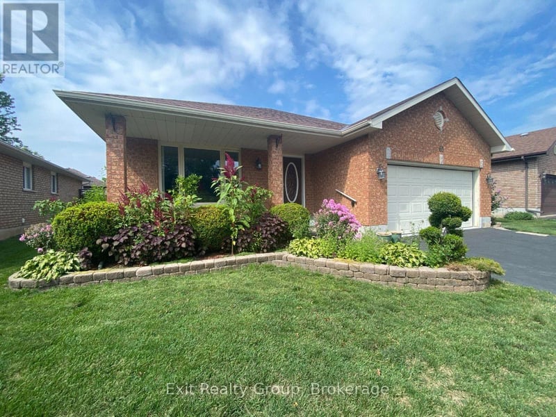 60 Oak Ridge Boulevard, Belleville (Belleville Ward), Ontario, K8N5W2, Belleville (Belleville Ward), Ontario — photo 1 of 5