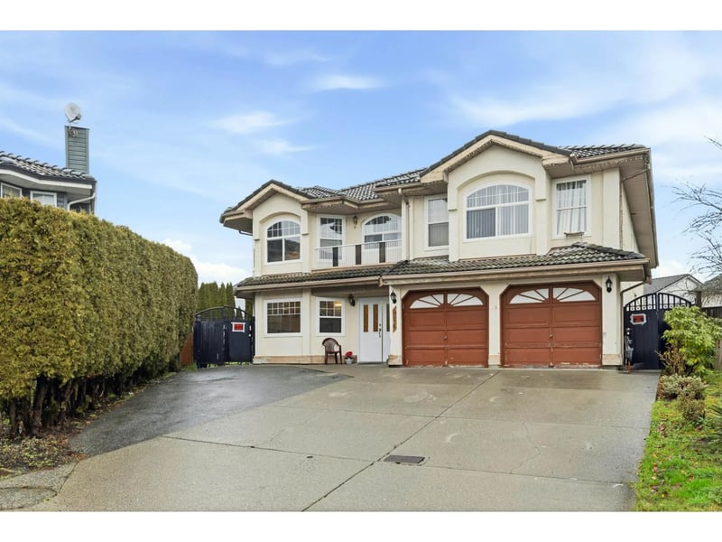 7076 122A Street, Surrey, British Columbia, V3W4Z8, Surrey, British Columbia — photo 1 of 5