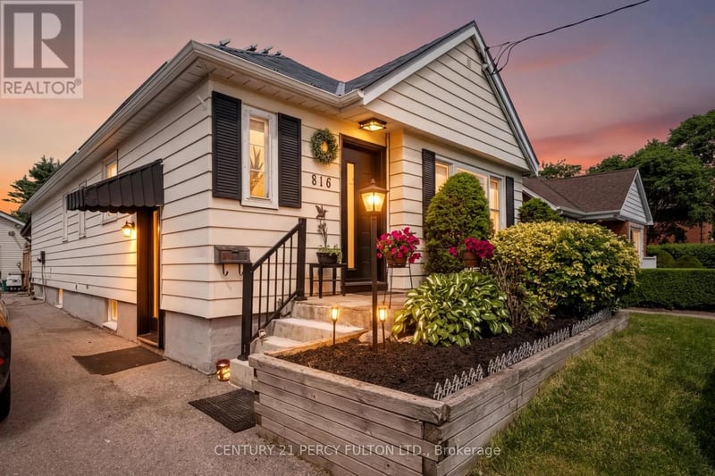 816 SIMCOE Street North, Oshawa (Centennial), Ontario, L1G4V8, Oshawa (Centennial), Ontario — photo 1 of 5