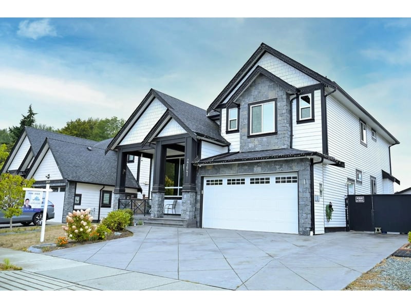 27641 LUNDEBERG Avenue, Abbotsford, British Columbia, V4X0B8, Abbotsford, British Columbia — photo 1 of 5