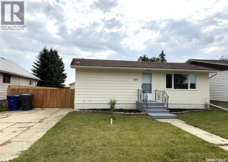 435 2nd AVENUE, Allan, Saskatchewan, S0K0C0, Allan, Saskatchewan — photo 1 of 5