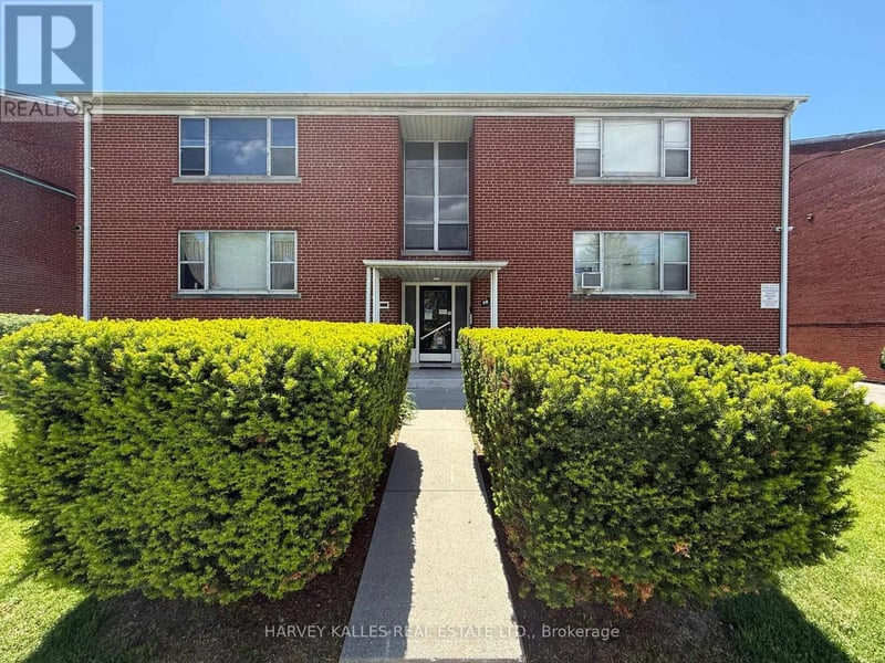 #6 88 Trethewey Drive, Toronto (Beechborough-Greenbrook), Ontario, M6M4B4, Toronto (Beechborough-Greenbrook), Ontario — photo 1 of 5