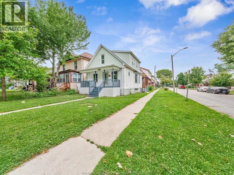 1096 HALL, Windsor, Ontario, N9A2M7, Windsor, Ontario — photo 1 of 5