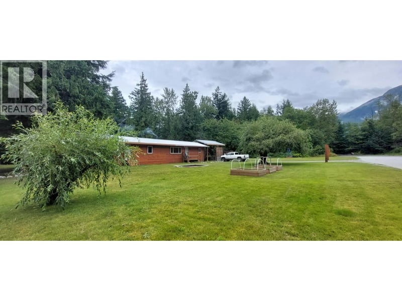 520 TONQUIN Road, Bella Coola, British Columbia, V0T1C0, Bella Coola, British Columbia — photo 1 of 5