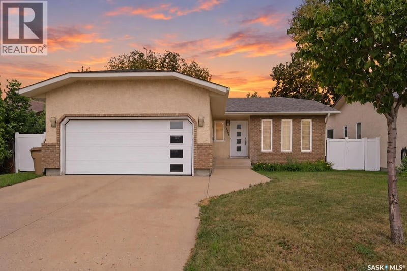 2206 Assiniboine AVENUE E, Regina, Saskatchewan, S4V2E8, Regina, Saskatchewan — photo 1 of 5