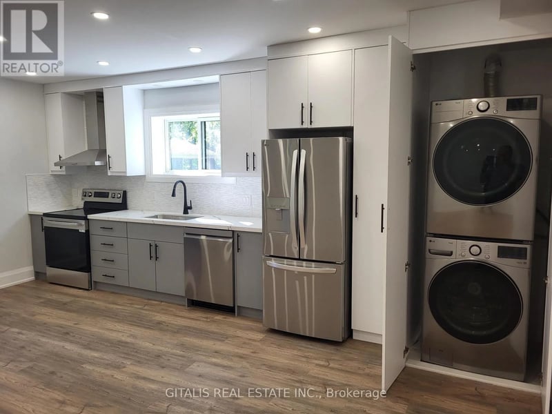 #Main Floor 195 Oakmount Road North, Toronto (High Park North), Ontario, M6P2N1, Toronto (High Park North), Ontario — photo 1 of 5