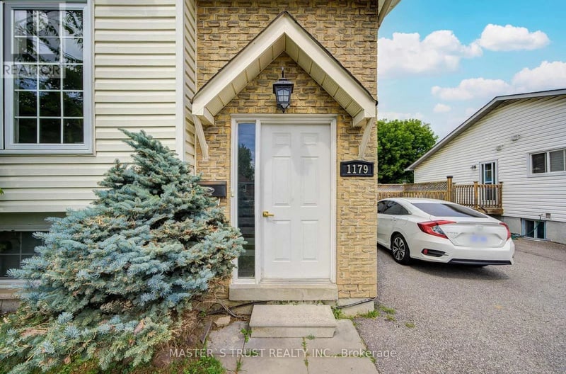 #Unit 2 1179 Simcoe Street South, Oshawa (Farewell), Ontario, L1H4M1, Oshawa (Farewell), Ontario — photo 1 of 5