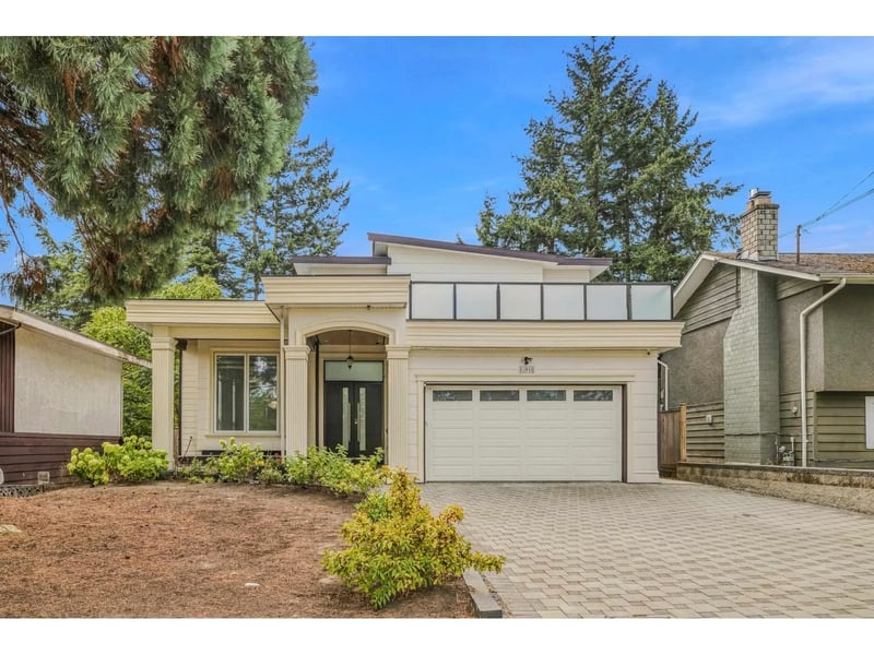 15918 ROPER Avenue, White Rock, British Columbia, V4B2H4, White Rock, British Columbia — photo 1 of 5