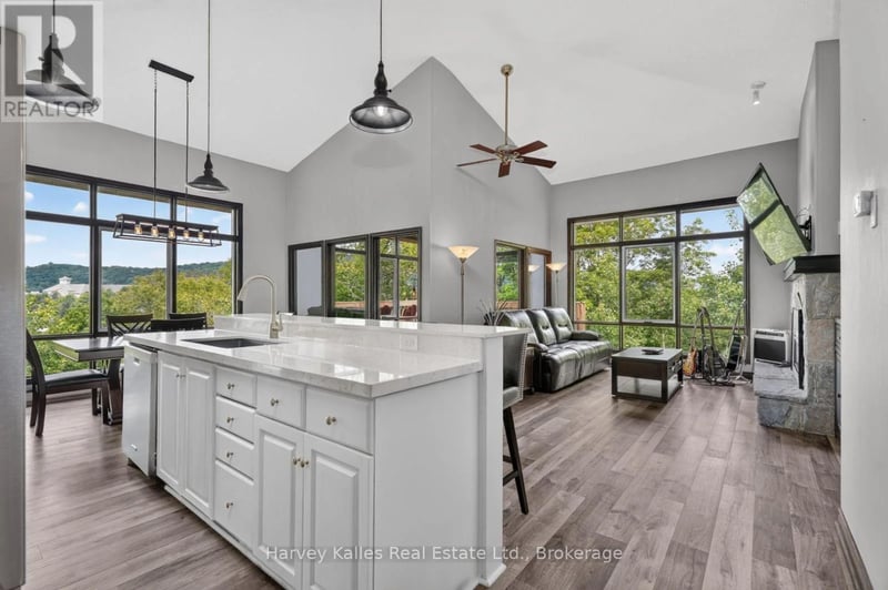 #303 26 Deerhurst Golfview Drive, Huntsville (Chaffey), Ontario, P1H1A9, Huntsville (Chaffey), Ontario — photo 1 of 5