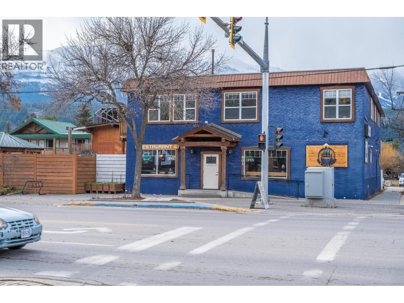 901 10TH  S Avenue, Golden, British Columbia, V0A1H0, Golden, British Columbia — photo 1 of 5
