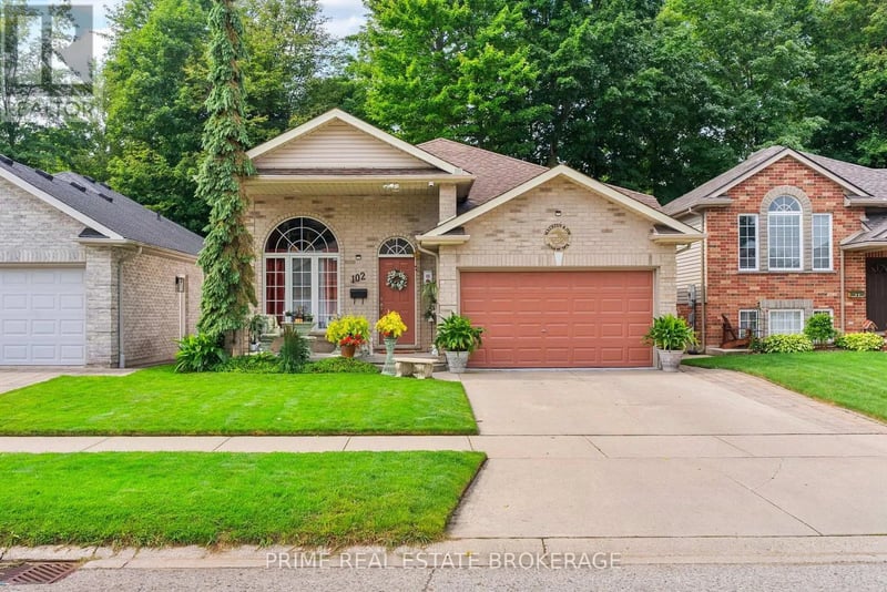 102 Ridge Street, Strathroy-Caradoc (SW), Ontario, N7G4K1, Strathroy-Caradoc (SW), Ontario — photo 1 of 5