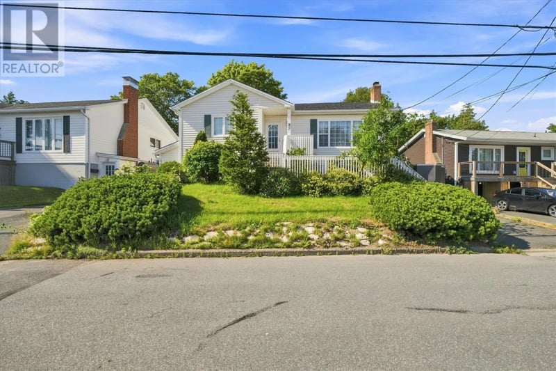32 Penmore Drive, Mount Pearl, Newfoundland & Labrador, A1N1T5, Mount Pearl, Newfoundland & Labrador — photo 1 of 5
