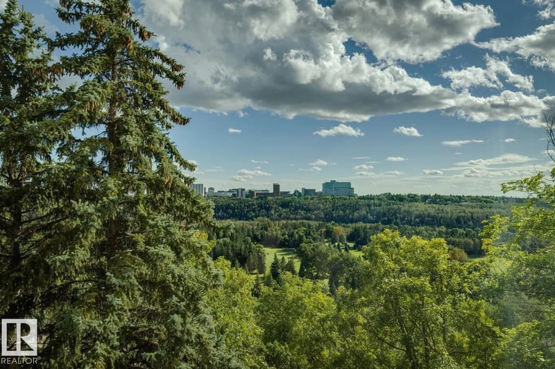 #501 10010 119 ST NW, Edmonton, Alberta, T5K1Y8, Edmonton, Alberta — photo 1 of 5