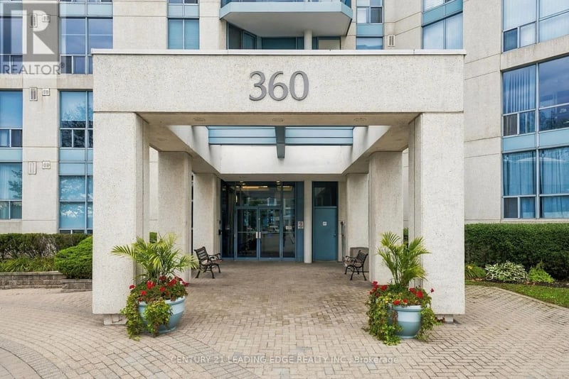 #807 360 Watson Street West, Whitby (Port Whitby), Ontario, L1N9G2, Whitby (Port Whitby), Ontario — photo 1 of 5