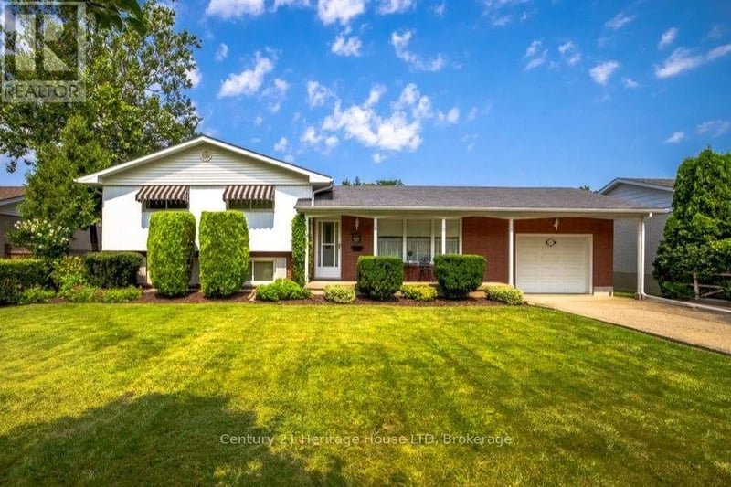 121 Lockhart Drive, St. Catharines (Glendale/Glenridge), Ontario, L2T1W3, St. Catharines (Glendale/Glenridge), Ontario — photo 1 of 5