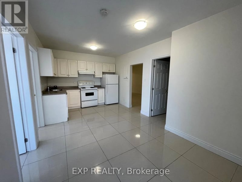 #202 258 Lakeshore Road East, Mississauga (Port Credit), Ontario, L5G1G9, Mississauga (Port Credit), Ontario — photo 1 of 5