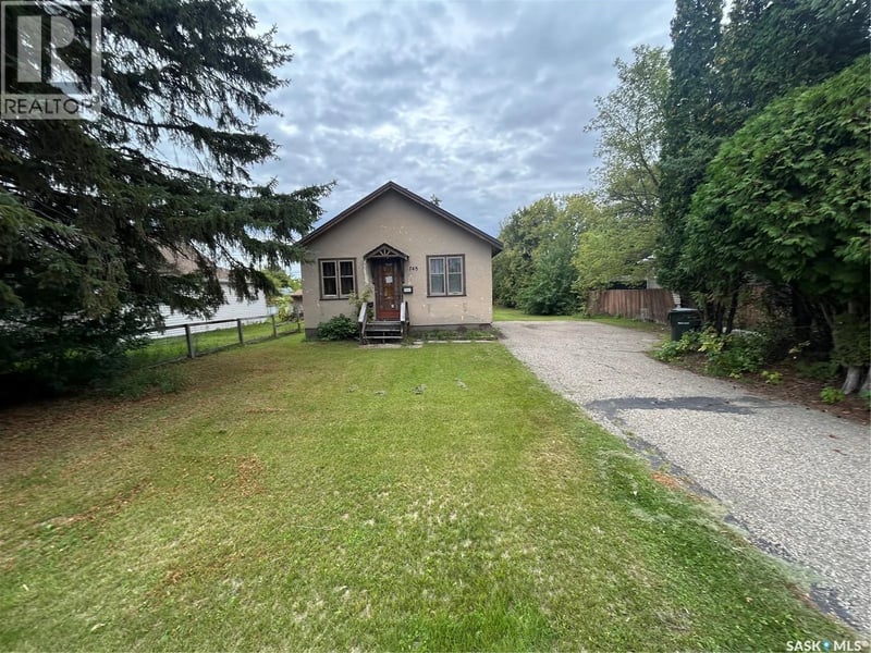 748 6th STREET E, Prince Albert, Saskatchewan, S6V0N8, Prince Albert, Saskatchewan — photo 1 of 5