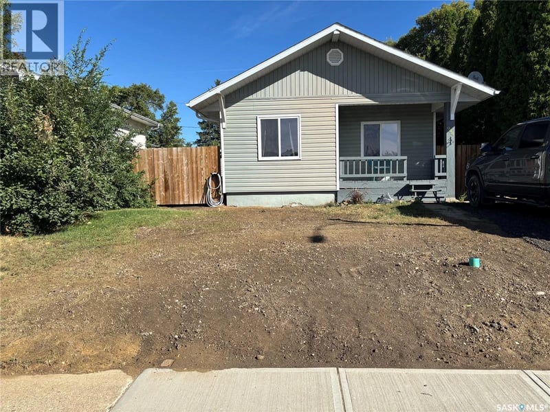 944 Brown STREET, Moose Jaw, Saskatchewan, S6H2Z2, Moose Jaw, Saskatchewan — photo 1 of 5