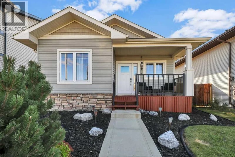 9 Valley Crescent, Blackfalds, Alberta, T4M0K1, Blackfalds, Alberta — photo 1 of 5