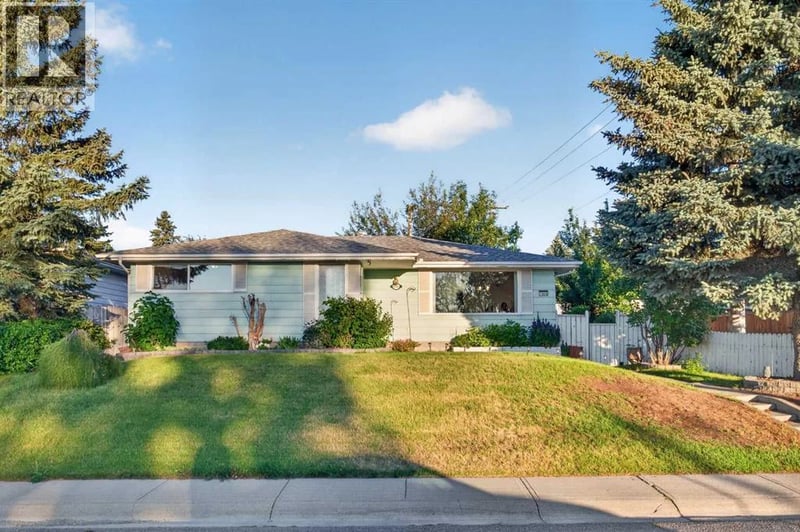 7035 Huntercrest Road Northwest, Calgary, Alberta, T2K4J9, Calgary, Alberta — photo 1 of 5