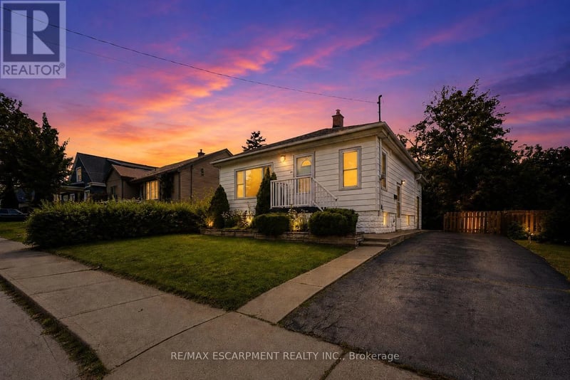22 David Avenue, Hamilton (Hill Park), Ontario, L9A3V1, Hamilton (Hill Park), Ontario — photo 1 of 5