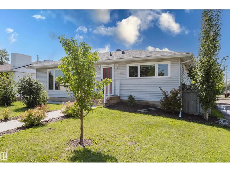 11455 111A AV NW, Edmonton, Alberta, T5G0E9, Edmonton, Alberta — photo 1 of 5