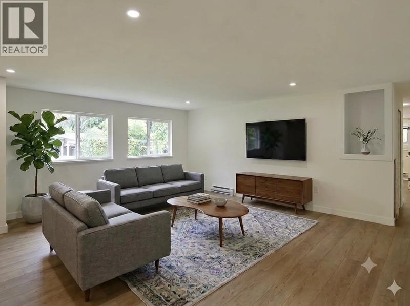 5787 EBBTIDE Street, Sechelt, British Columbia, V0N0B7, Sechelt, British Columbia — photo 1 of 5