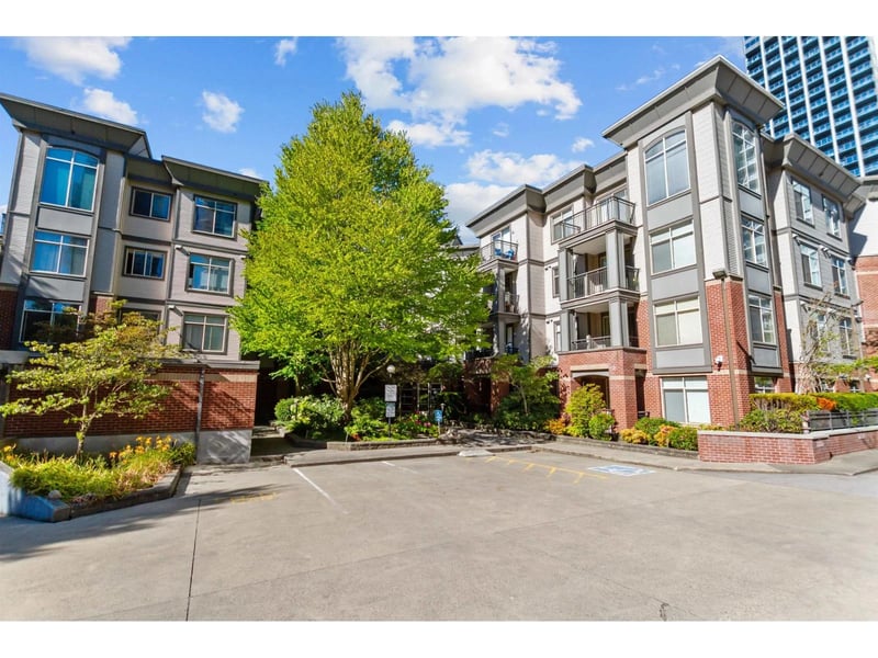 #301 10499 UNIVERSITY Drive, Surrey, British Columbia, V3T0A4, Surrey, British Columbia — photo 1 of 5