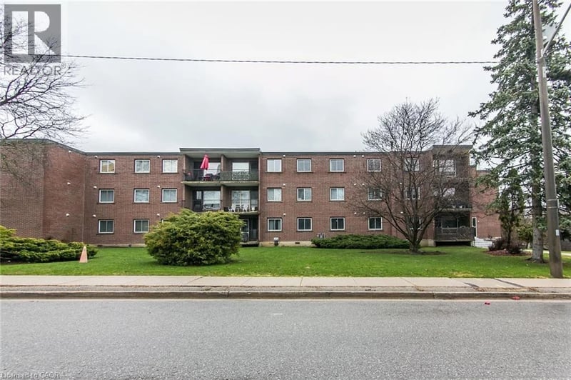 #308 4 AVALON Place, Kitchener, Ontario, N2M4N9, Kitchener, Ontario — photo 1 of 5