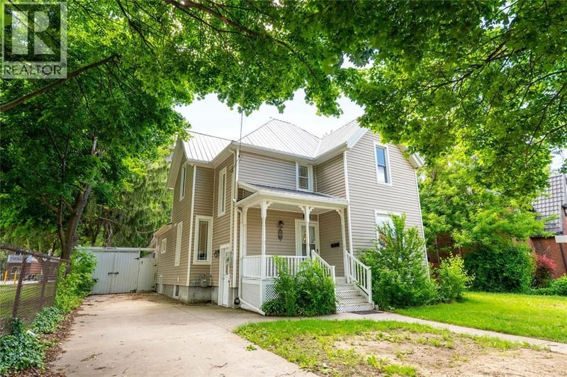 156 QUEEN Street, Sarnia, Ontario, N7T2R1, Sarnia, Ontario — photo 1 of 5