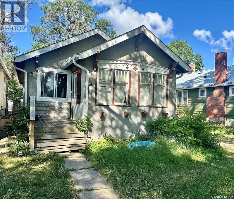 1228 Robinson STREET, Regina, Saskatchewan, S4T2N2, Regina, Saskatchewan — photo 1 of 4