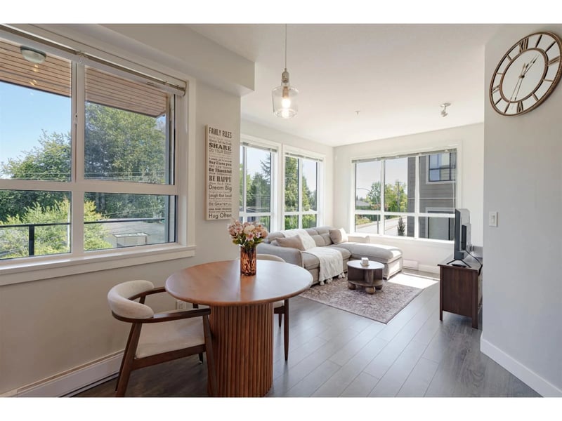 #406 15388 105 Avenue, Surrey, British Columbia, V3R0C4, Surrey, British Columbia — photo 1 of 5