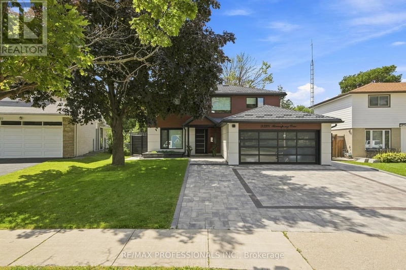 3328 Riverspray Crescent, Mississauga (Applewood), Ontario, L4Y3M4, Mississauga (Applewood), Ontario — photo 1 of 5