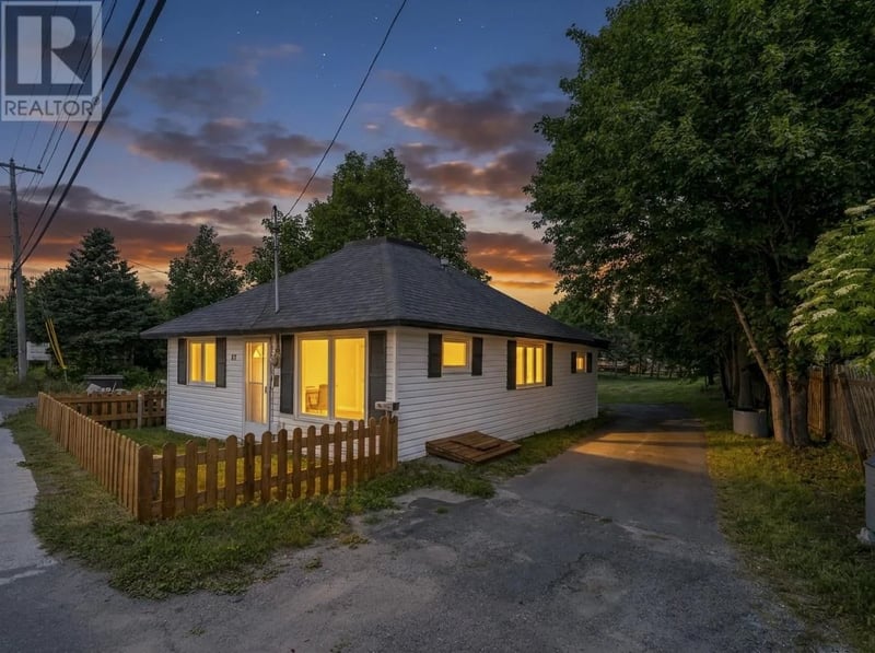 87 Conception Bay Highway, Bay Roberts, Newfoundland & Labrador, A0A1G0, Bay Roberts, Newfoundland & Labrador — photo 1 of 5