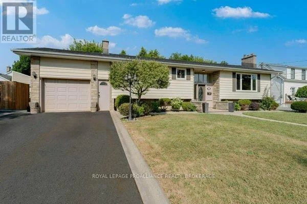 14 Baker Street, Kingston (Rideau), Ontario, K7K4Z3, Kingston (Rideau), Ontario — photo 1 of 5