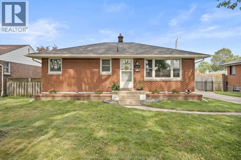 2618 ASKIN Avenue, Windsor, Ontario, N9E3H7, Windsor, Ontario — photo 1 of 5