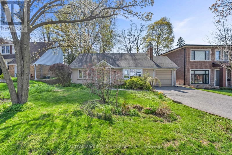 29 Robin Hood Road, Toronto (Edenbridge-Humber Valley), Ontario, M9A2W6, Toronto (Edenbridge-Humber Valley), Ontario — photo 1 of 5