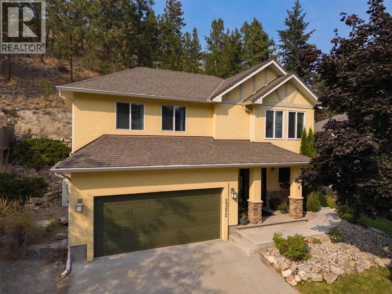 2352 SELKIRK Drive, Kelowna, British Columbia, V1V2R5, Kelowna, British Columbia — photo 1 of 5