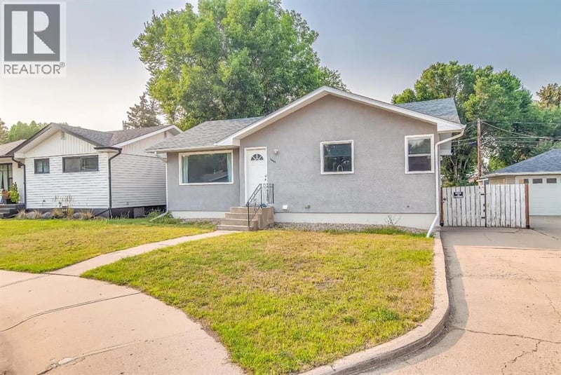 2666 Burton Place Southeast, Medicine Hat, Alberta, T1A3W2, Medicine Hat, Alberta — photo 1 of 5