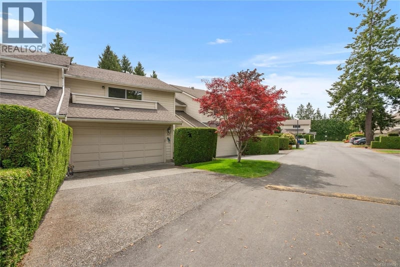 #32 1287 Verdier Avenue, Central Saanich, British Columbia, V8M1H1, Central Saanich, British Columbia — photo 1 of 5