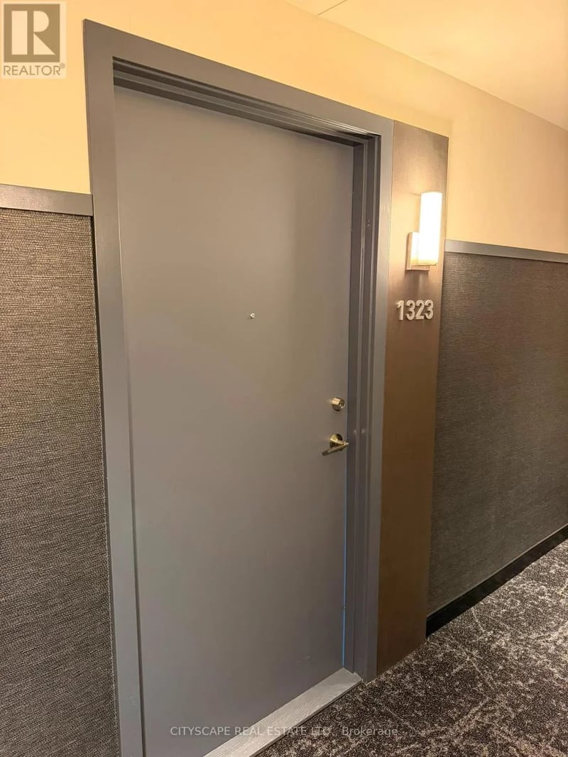 #1323 2485 Eglinton Avenue West, Mississauga (Erin Mills), Ontario, L5M2V8, Mississauga (Erin Mills), Ontario — photo 1 of 5
