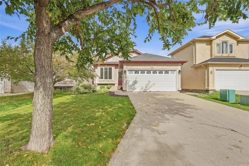 51 Briarlynn Road, Winnipeg, Manitoba, R3T6A3, Winnipeg, Manitoba — photo 2 of 5