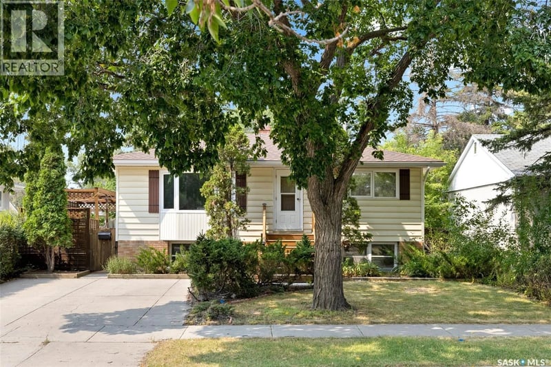 616 Broadway AVENUE E, Regina, Saskatchewan, S4N1A1, Regina, Saskatchewan — photo 1 of 5