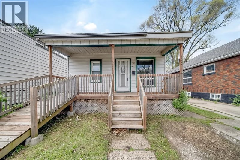 3574 BLOOMFIELD RD., Windsor, Ontario, N9C1R7, Windsor, Ontario — photo 1 of 5
