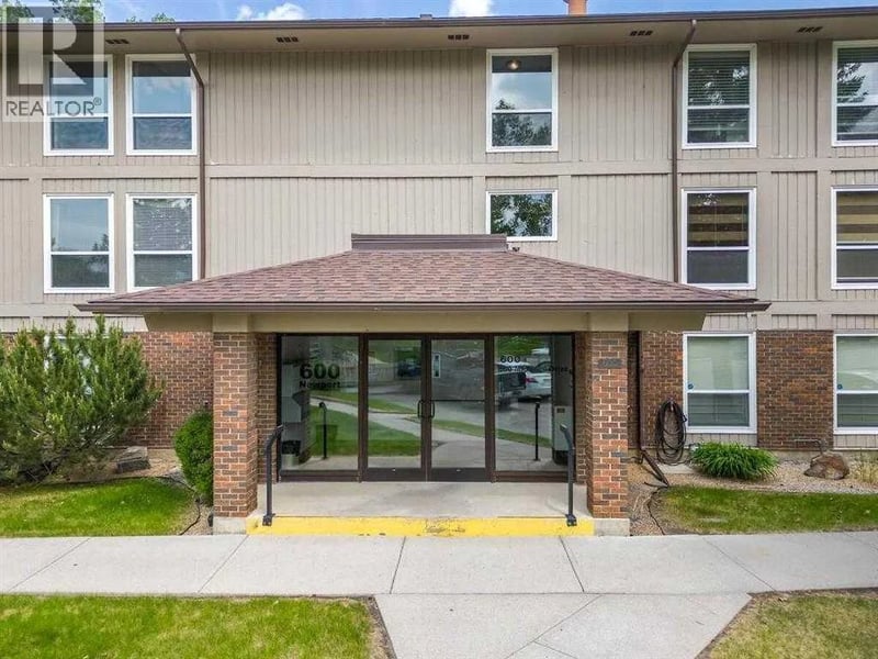 860 Midridge Drive Southeast, Calgary, Alberta, T2X1K1, Calgary, Alberta — photo 1 of 5