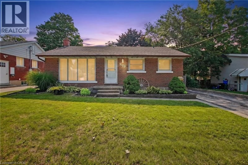 209 FRANKLIN Street South, Kitchener, Ontario, N2C1R8, Kitchener, Ontario — photo 1 of 5