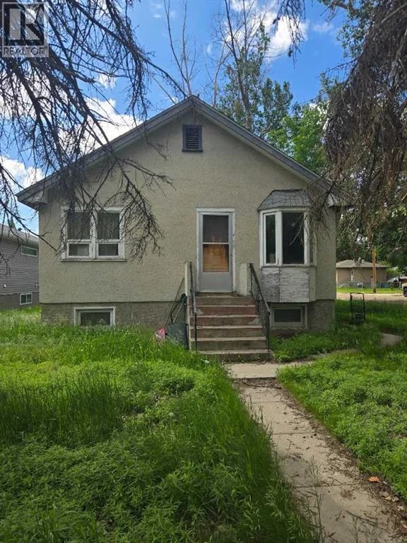 377 2 Street Northwest, Medicine Hat, Alberta, T1A6J7, Medicine Hat, Alberta — photo 1 of 3