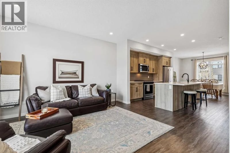 43 Willow Crescent, Okotoks, Alberta, T1S5S1, Okotoks, Alberta — photo 1 of 5
